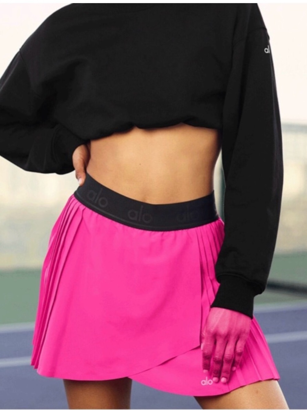 ALO Aces Tennis Skirt in Hot Pink. Size L